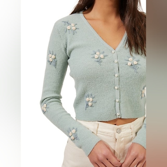 ✨HOST PICK✨ASTR the Label Bouquet Cardigan - Picture 1 of 5